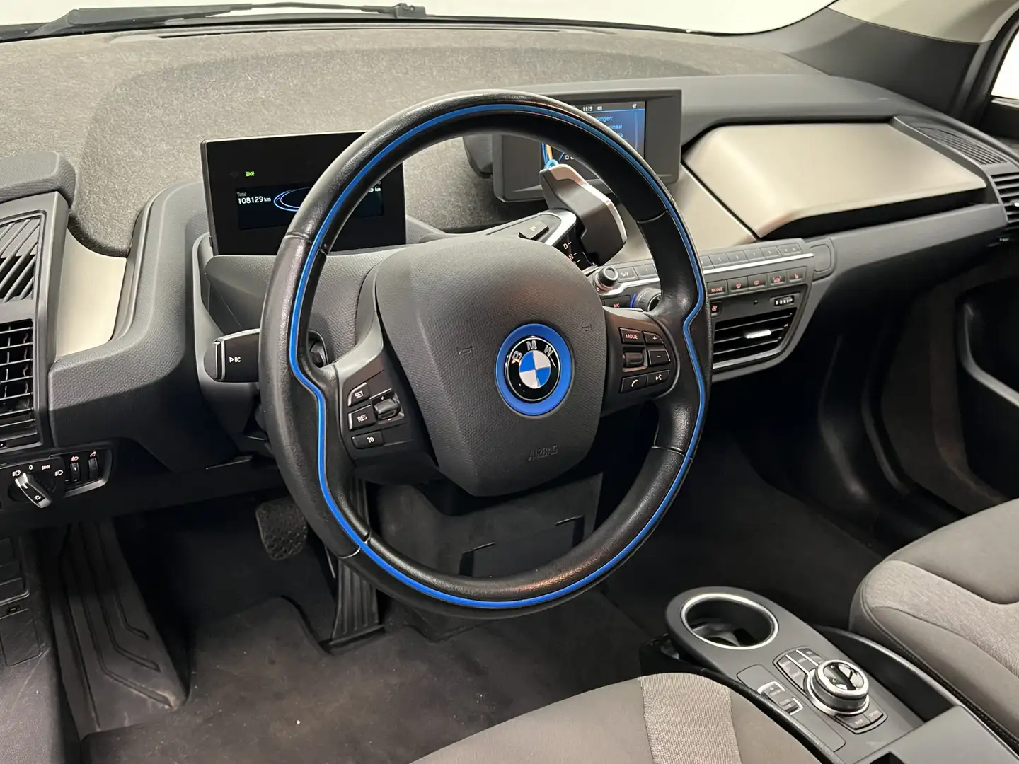 BMW i3 Basis 94Ah 33 kWh | €2000,- SUBSIDIE MOGELIJK | NA Zwart - 2