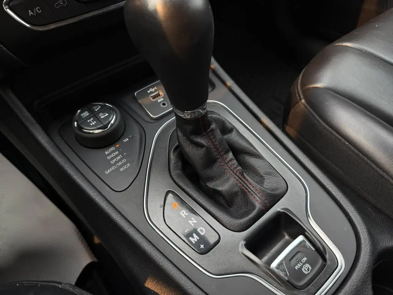 Jeep Cherokee photo Jeep Cherokee
