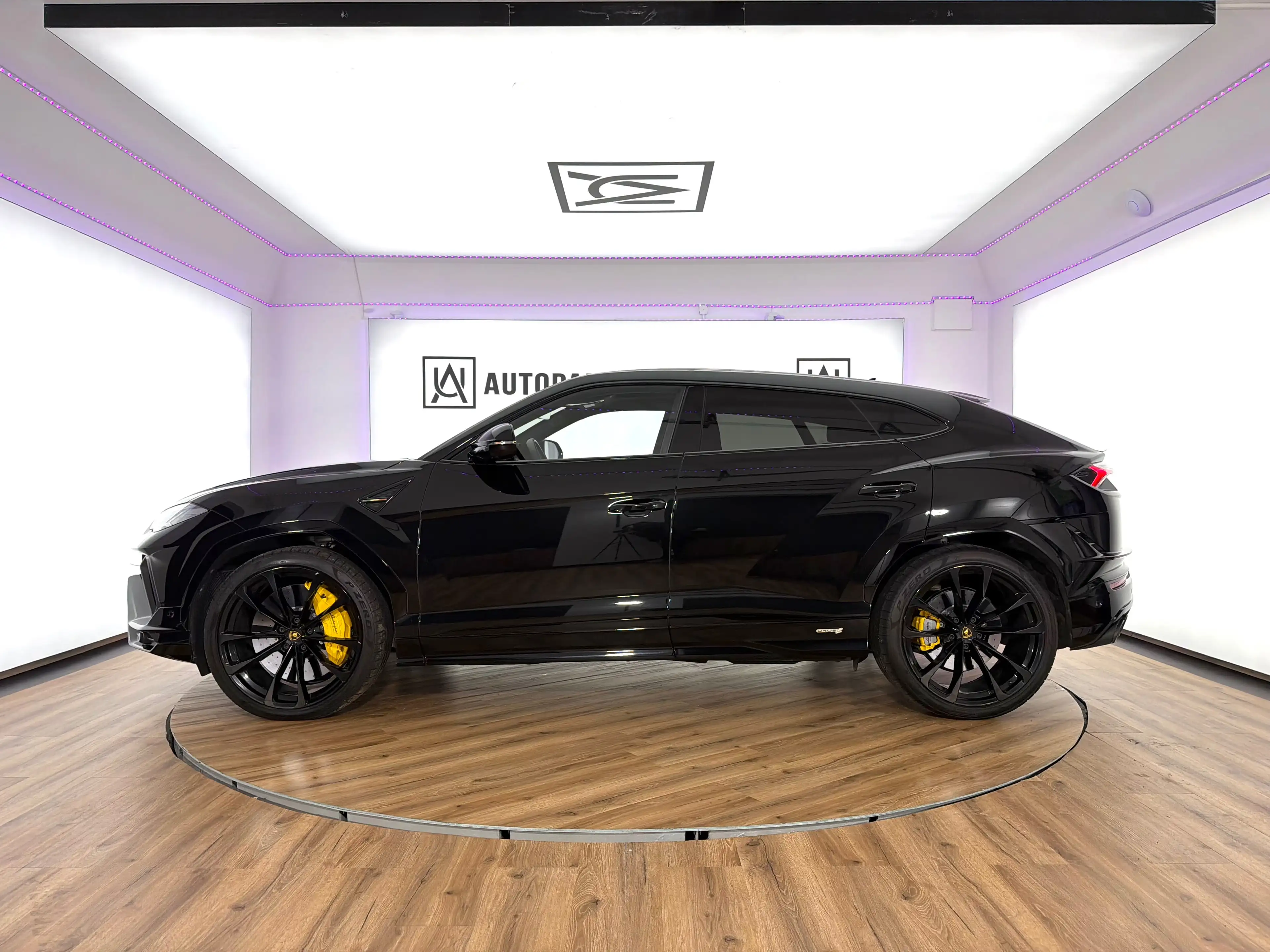 Lamborghini Urus S Aut. *PANO*HUD*360*LUFT* — photo 3