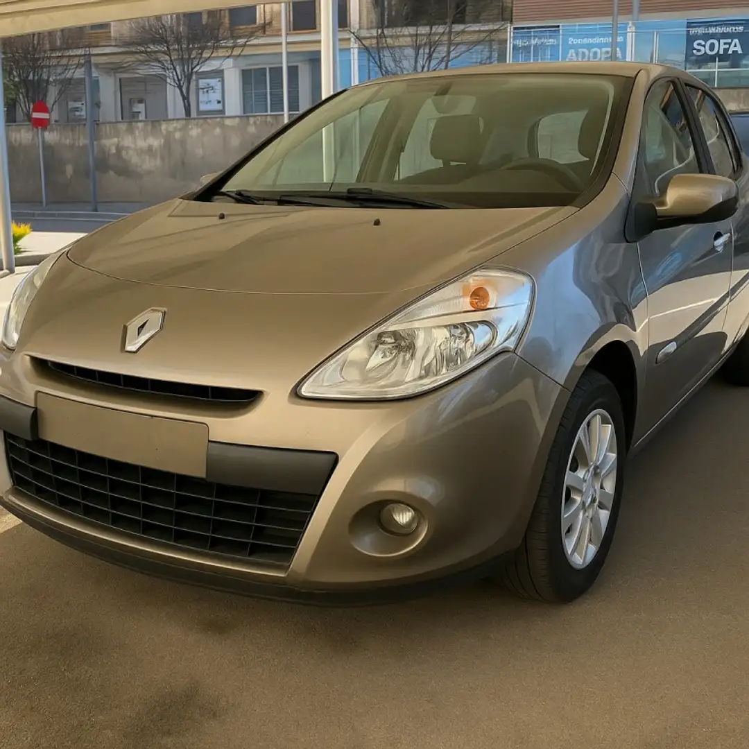 Renault Clio 1.5DCI Authentique 85 Marrón - 1