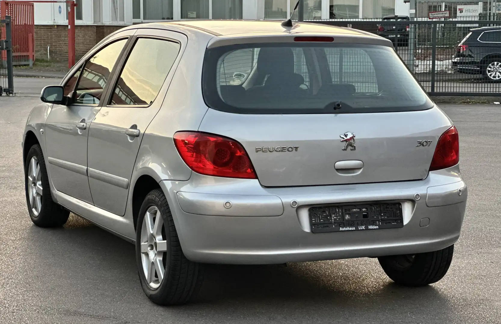 Peugeot 307 TENDANCE*KLIMA*TÜV BIS 07.2026. 2.HAND Silber - 2