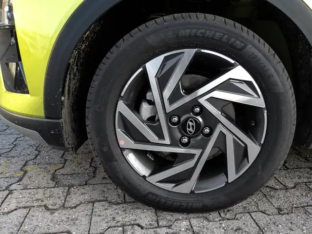 Hyundai Bayon view 3