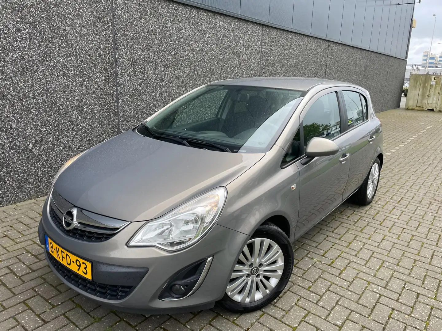 Opel Corsa 1.4-16V Design Edition/Nieuwstaat/Dealer onderh/ Bruin - 2