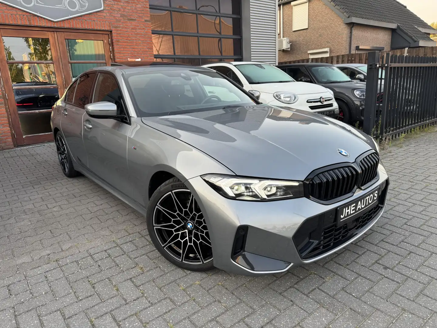 BMW 318 3-serie 318i | Pano | M Sport | LED | Stoelverwarm Gris - 2