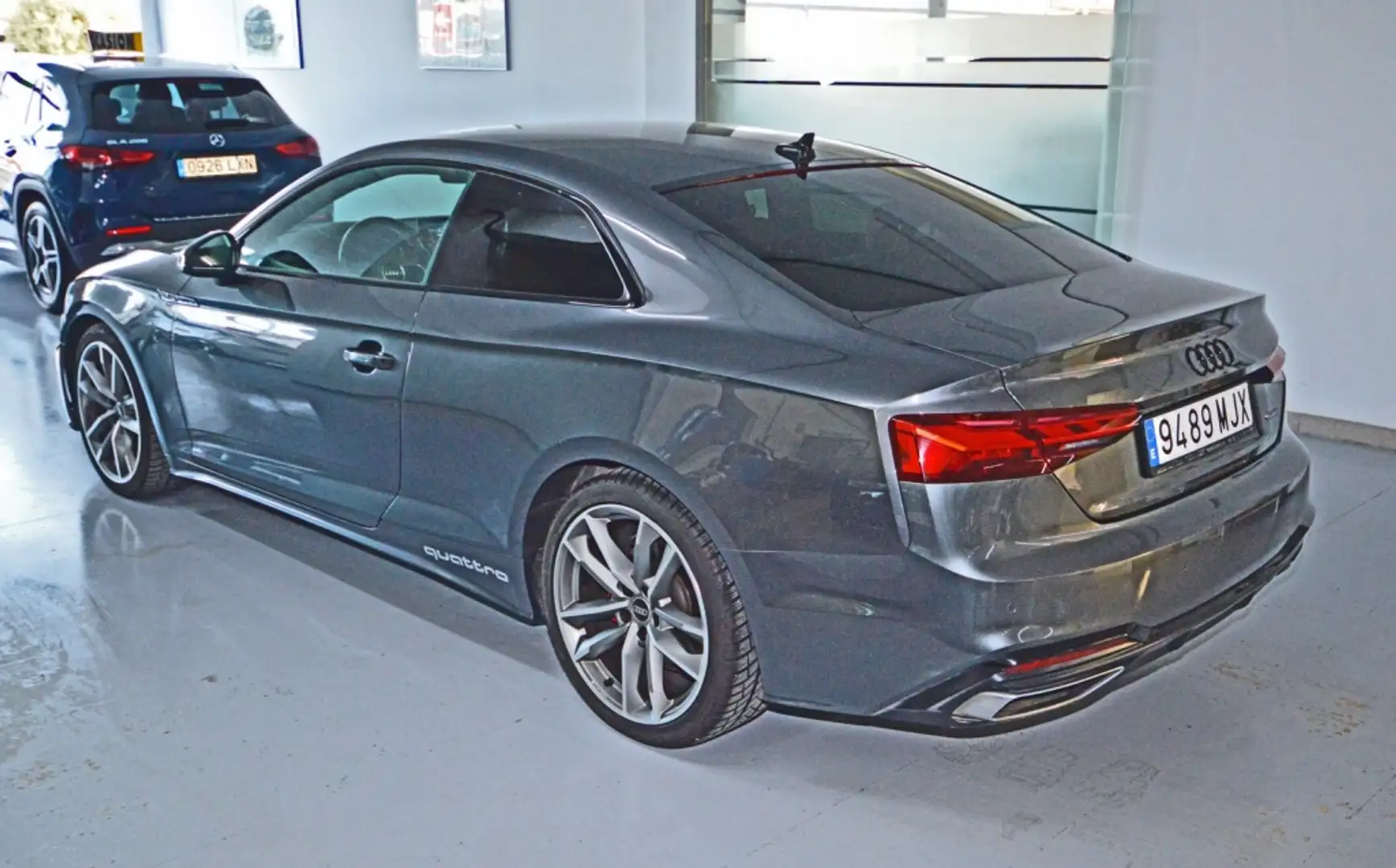 Audi A5 Coupé 40 TDI Black line quattro S tronic Gris - 2