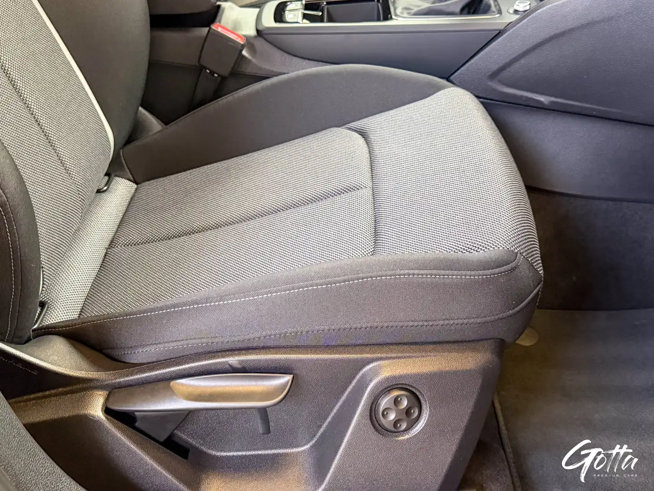 Audi Q2 35 TFSI 150CH**S-LINE/LED MATRIX/CAMERA/CAR-PLAY/ANDROID AUTO/VIRTUAL COCKPIT/CLE CONFORT/SIEGES CHAUFFANT/TOIT OUVRANT, миниатюра 24