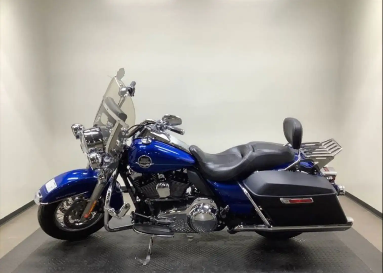 Harley-Davidson Road King FLHRC Albastru - 2