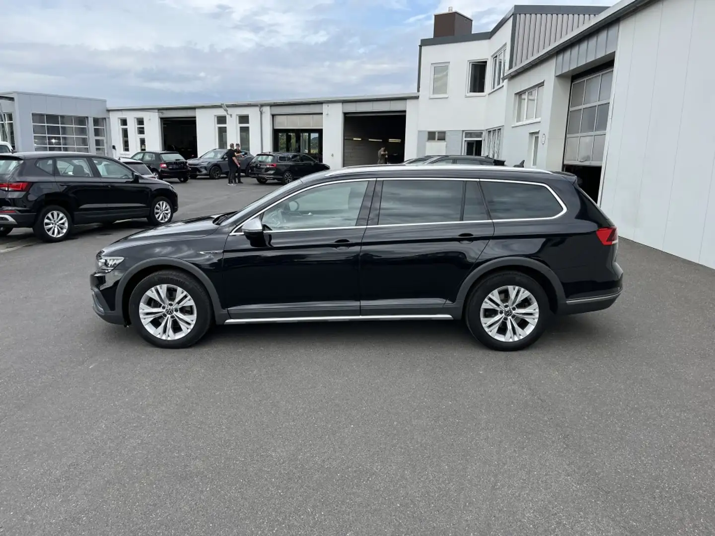 Volkswagen Passat Alltrack 2.0 TDI DSG 4Motion 188€ m. 20% Anzahlung Navi A Czarny - 2