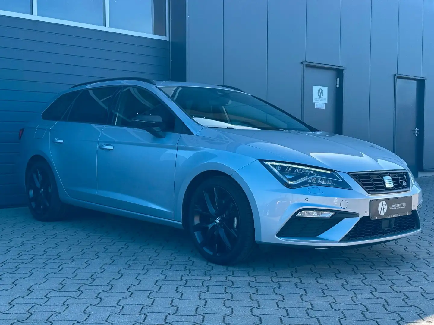 SEAT Leon ST 2.0 TDI *FR BLACK MATT*LED*NAVI*PANO*ACC Argent - 1