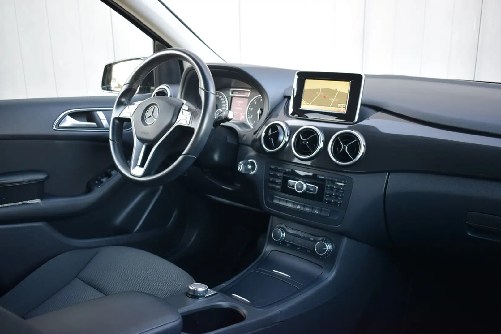 Mercedes-Benz B 180 Automaat Ambition Full Map Navi | Telefonie | Bi-X Zwart - 2