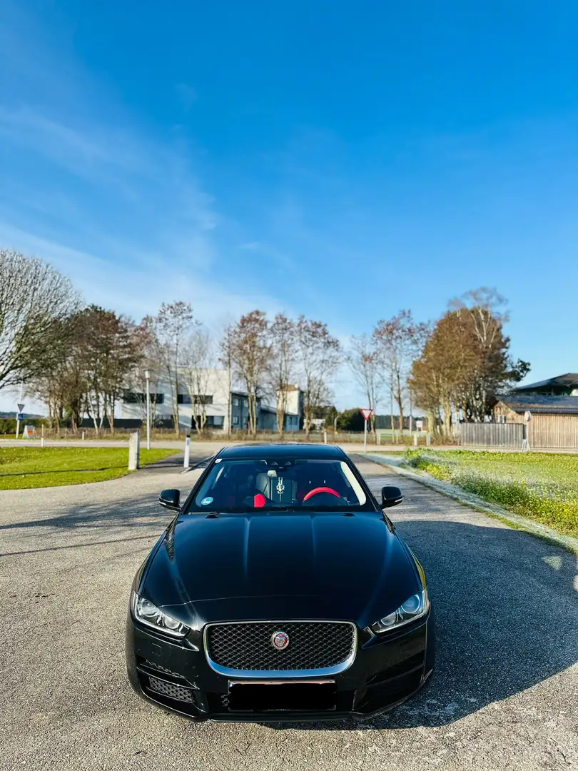 Jaguar XE 20d Prestige Aut. - 1