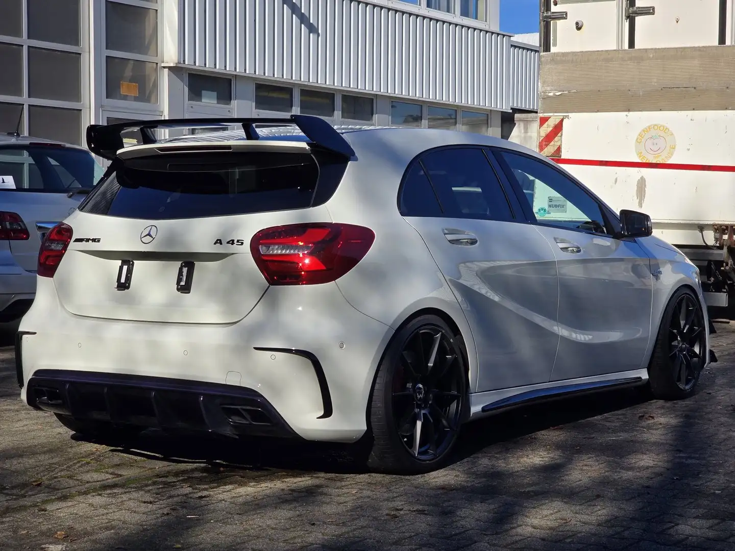 Mercedes-Benz A 45 AMG 4M DISTRONIC++KEYLESS+AERO+H&K+COMAND++ Weiß - 2