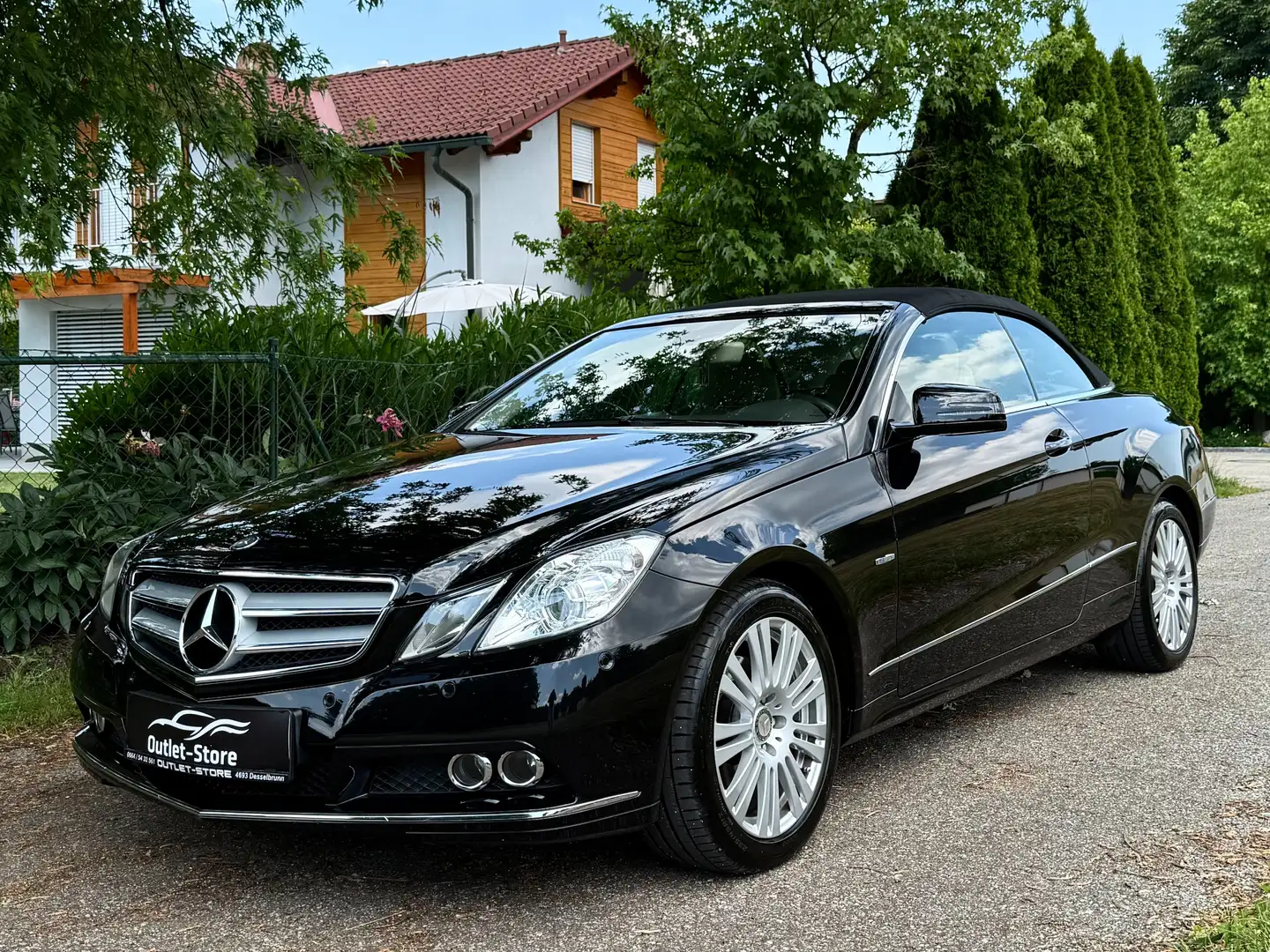 Mercedes-Benz E 200 BlueEfficiency Aut.*1.Besitz*Leder*NUR 96.000KM* Black - 1