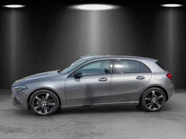 Mercedes-Benz A view 2
