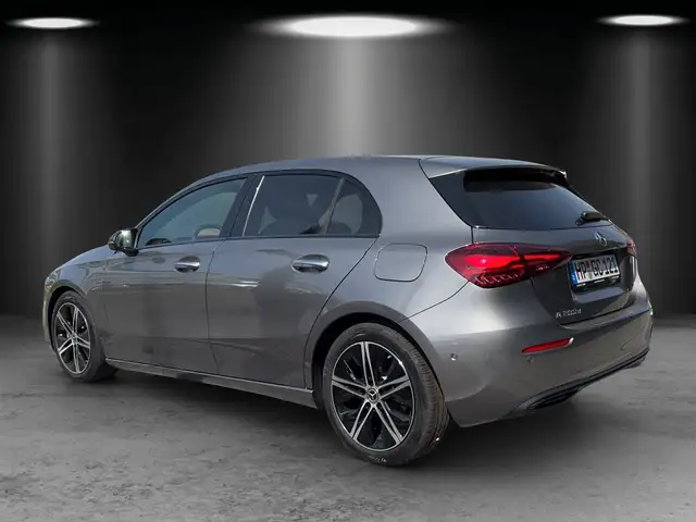 Mercedes-Benz A view 3
