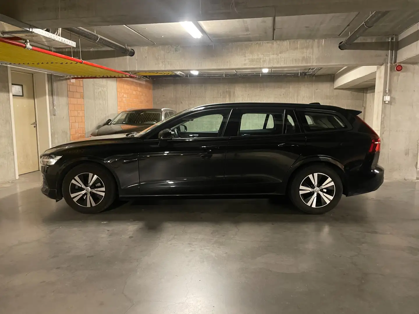 Volvo V60 D3 Momentum Noir - 2