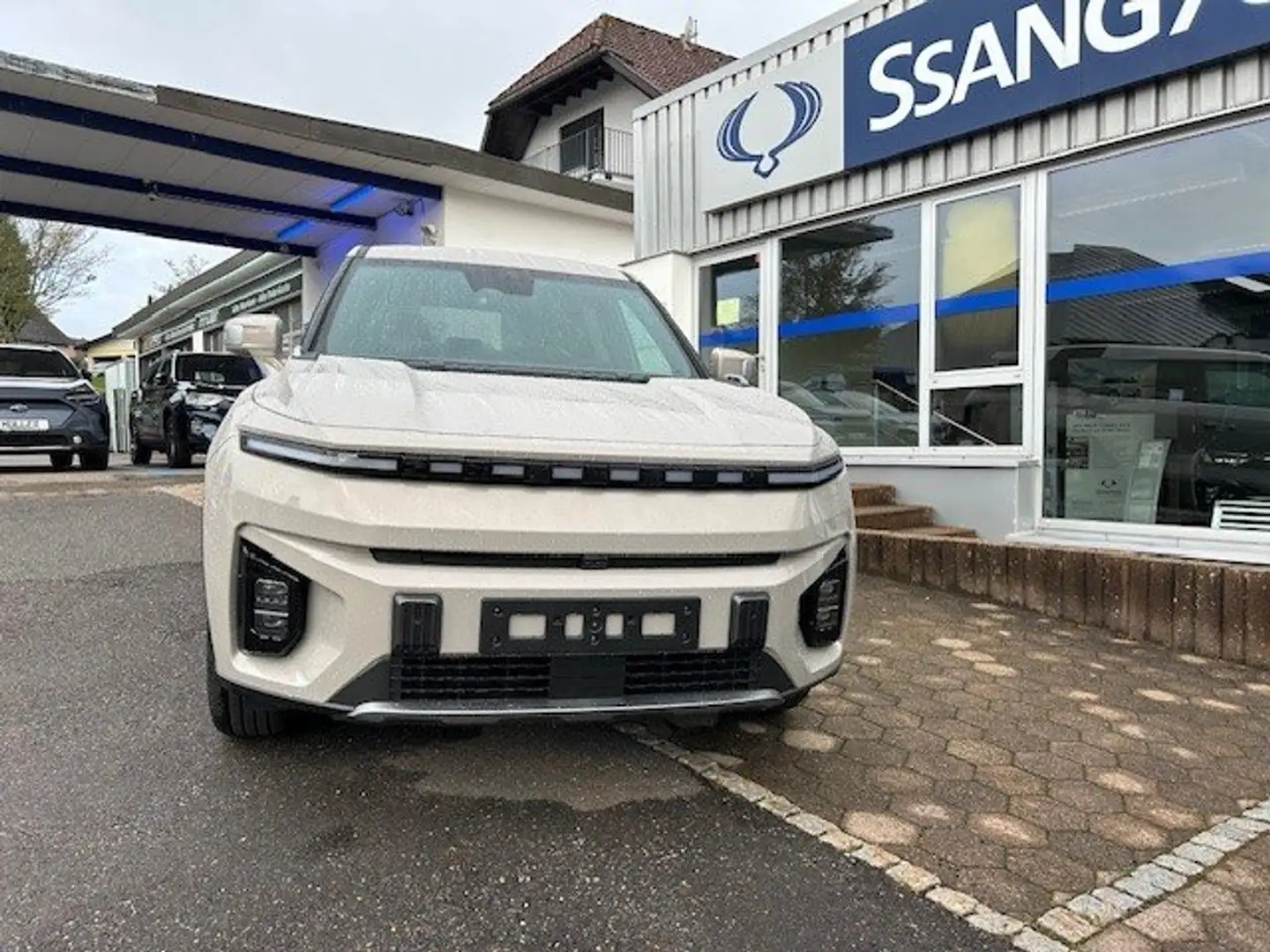 SsangYong Torres EVX Beige - 2