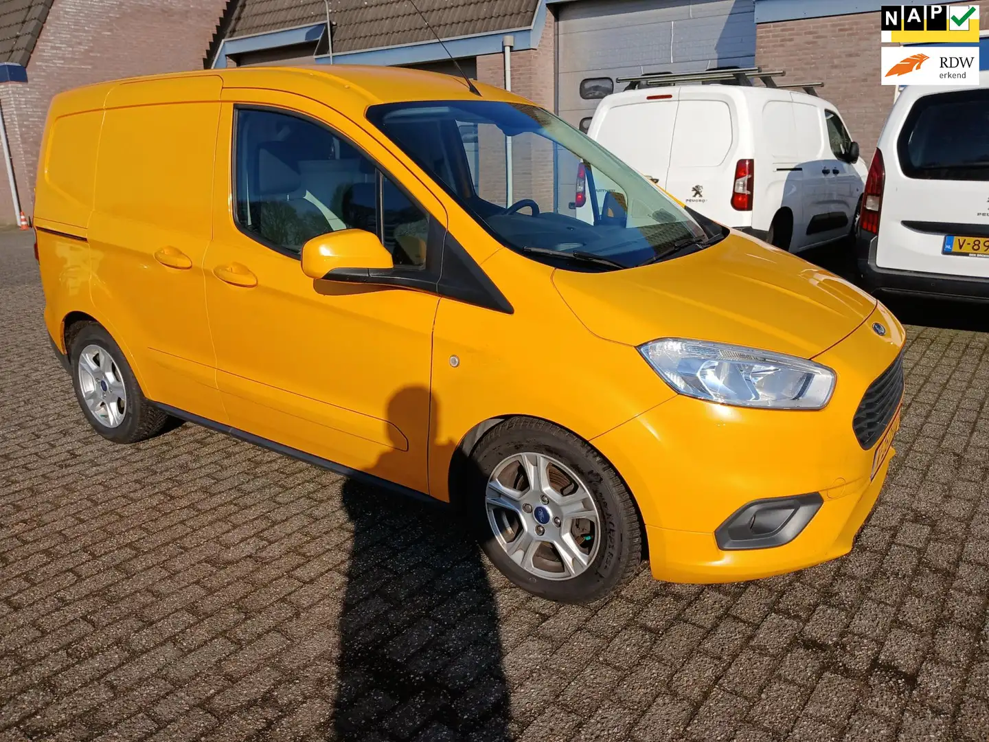 Ford Transit Courier 1.5 TDCI Limited airco cruise control navigatie pd Naranja - 1
