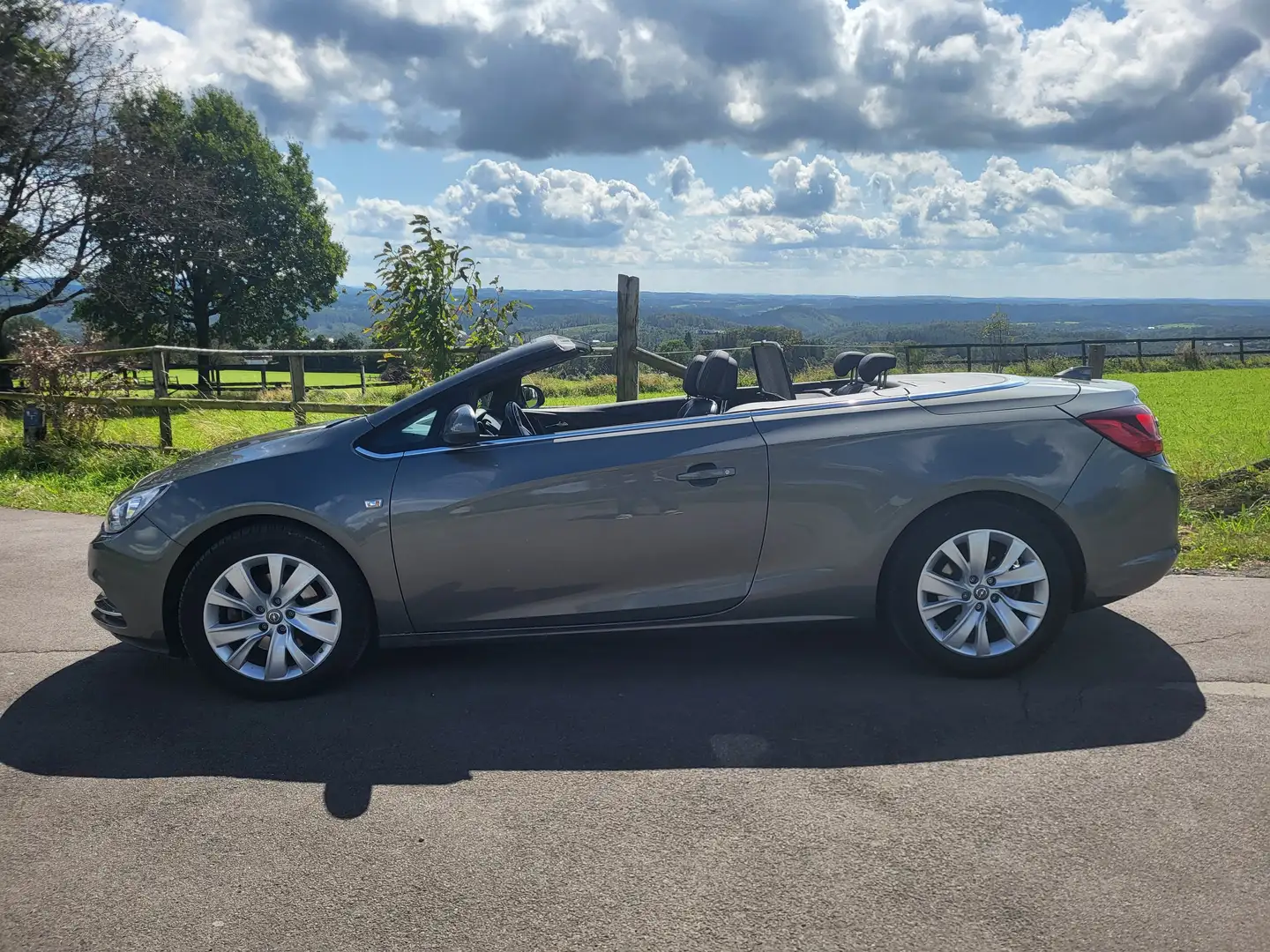 Opel Cascada Cascada 1.6 Turbo (ecoFLEX) Start/Stop Edition Grau - 1