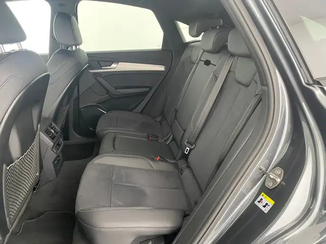 Audi Q5 view 12