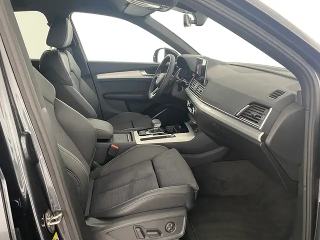 Audi Q5 view 11