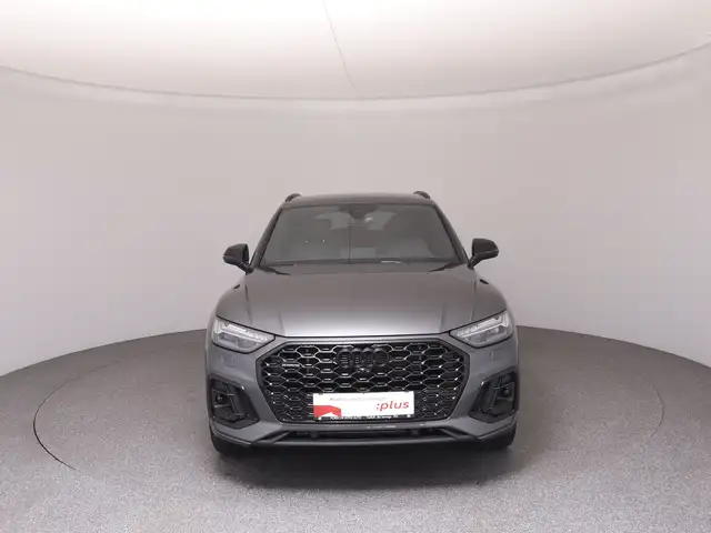 Audi Q5 view 3