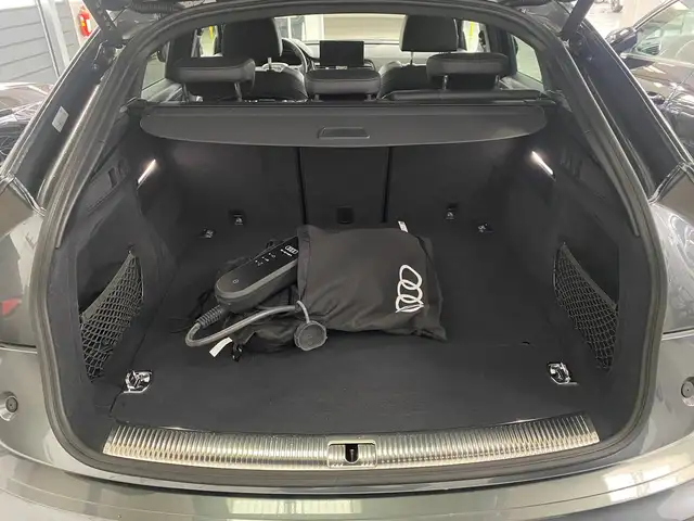 Audi Q5 view 8