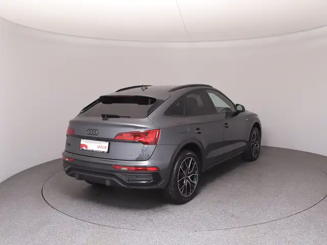 Audi Q5 view 4