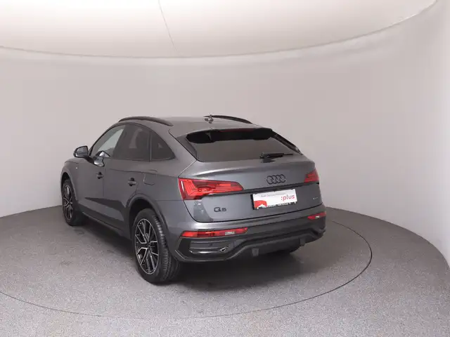 Audi Q5 view 5