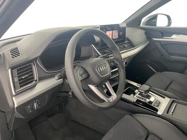Audi Q5 view 9