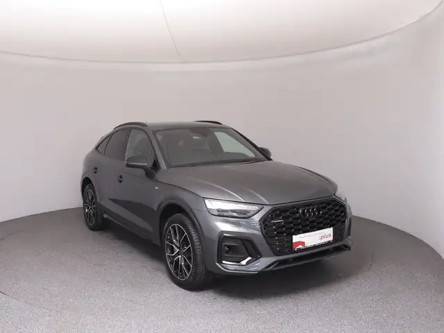 Audi Q5 view 2