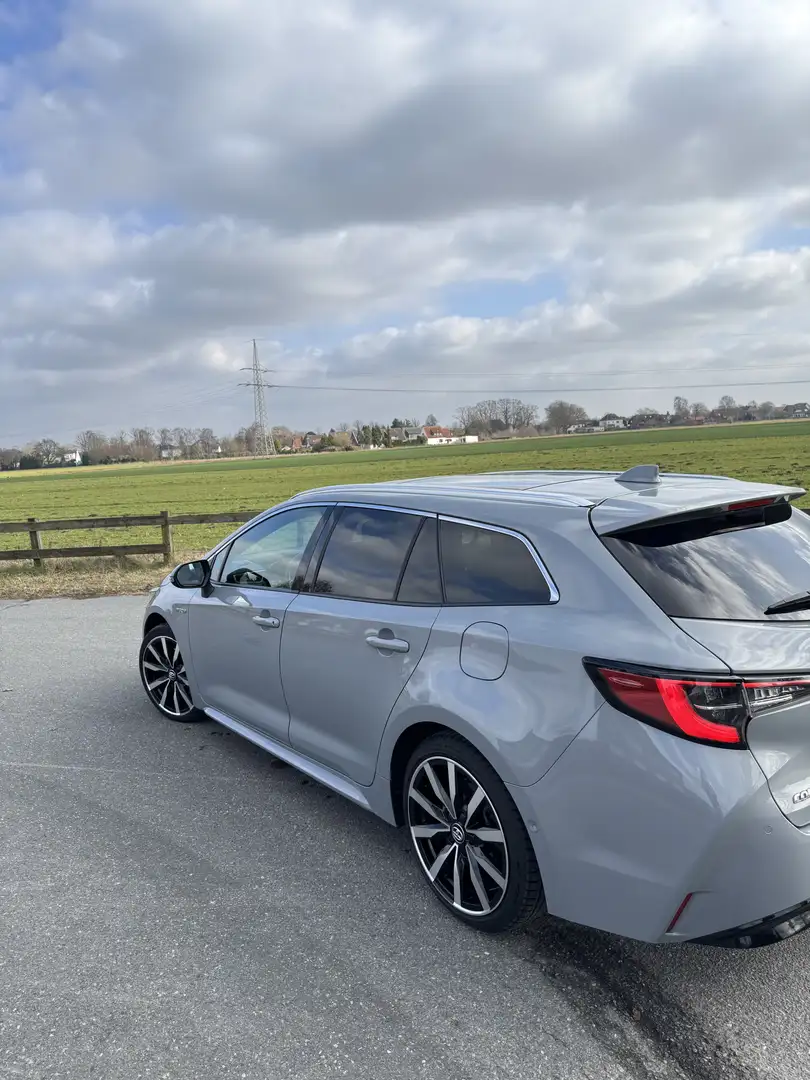 Toyota Corolla Hybrid Lounge Grau - 2