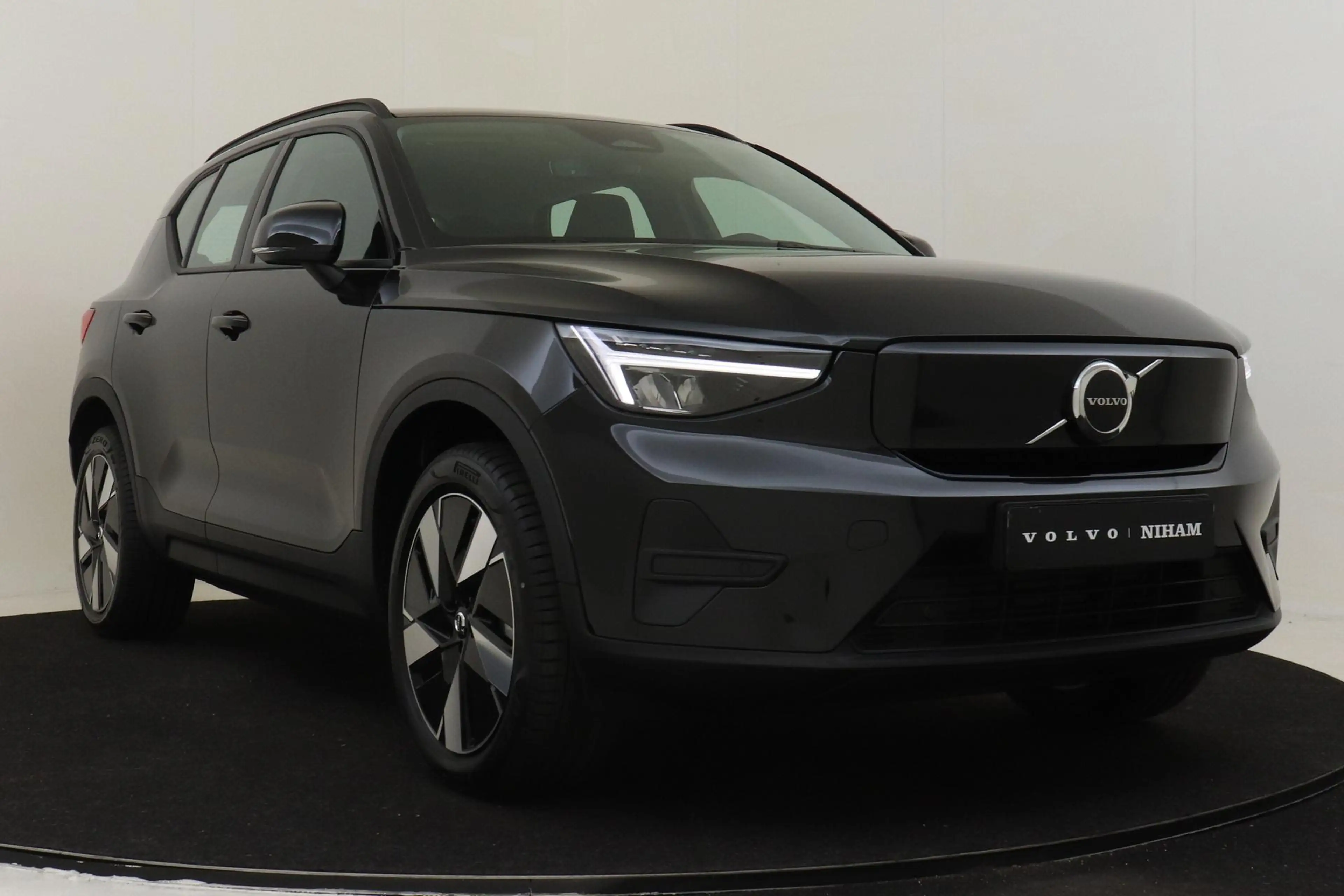 Volvo EX40 SINGLE MOTOR ESSENTIAL 70 kWh -CAMERA|CRUISE|METAL — photo 11