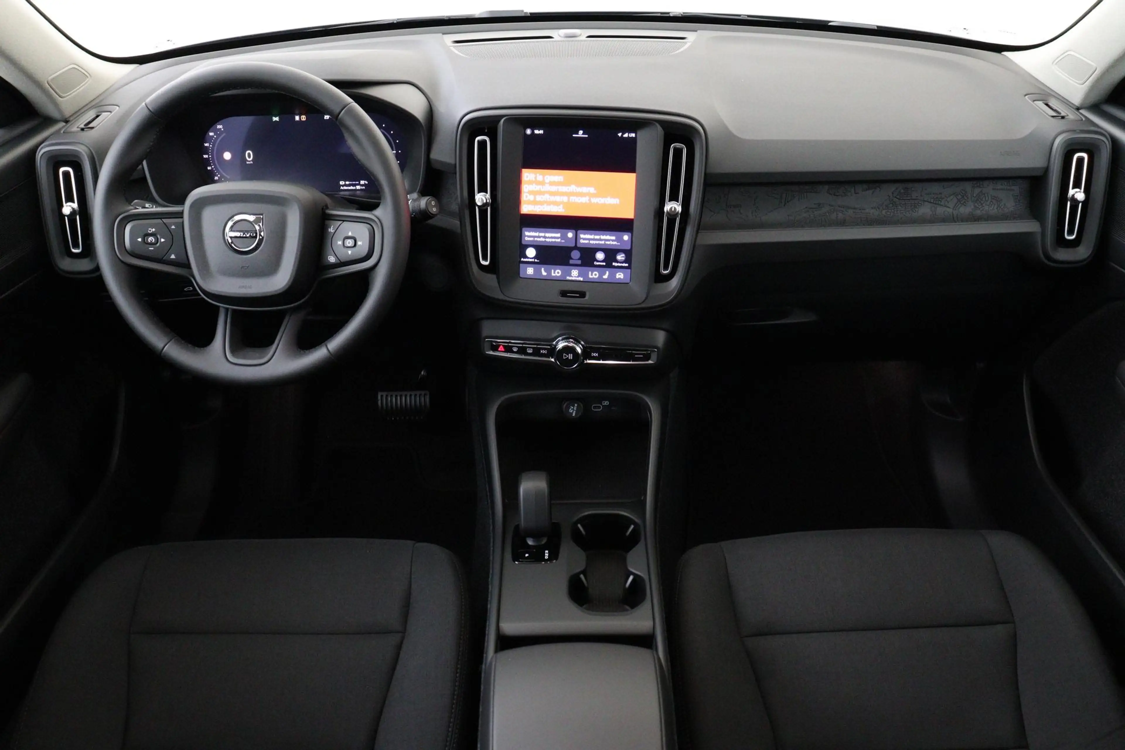 Volvo EX40 SINGLE MOTOR ESSENTIAL 70 kWh -CAMERA|CRUISE|METAL — photo 4