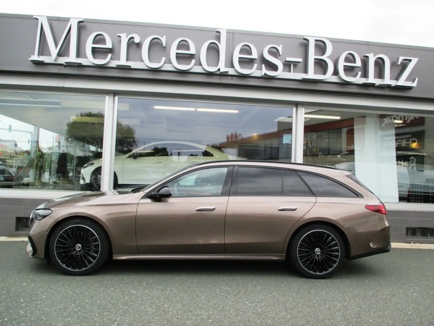Mercedes-Benz E 220 d T-Modell AMG Pano Night FAP Distr Navi Bruin - 2