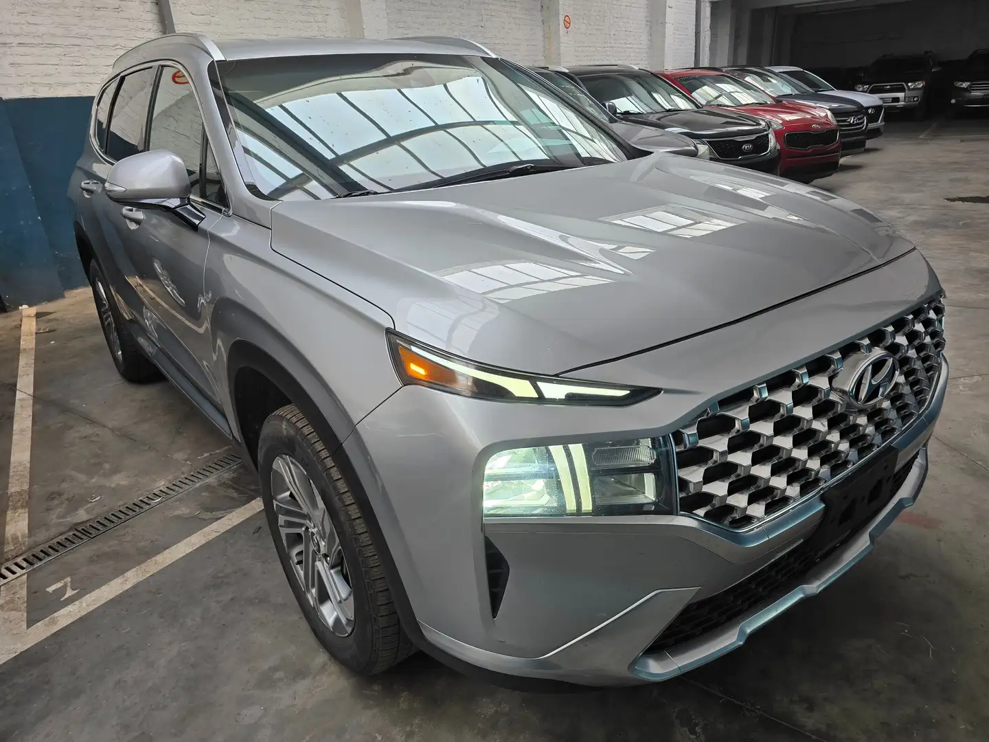 Hyundai SANTA FE 2.0 4WD . Export Out Of Europe Argent - 1