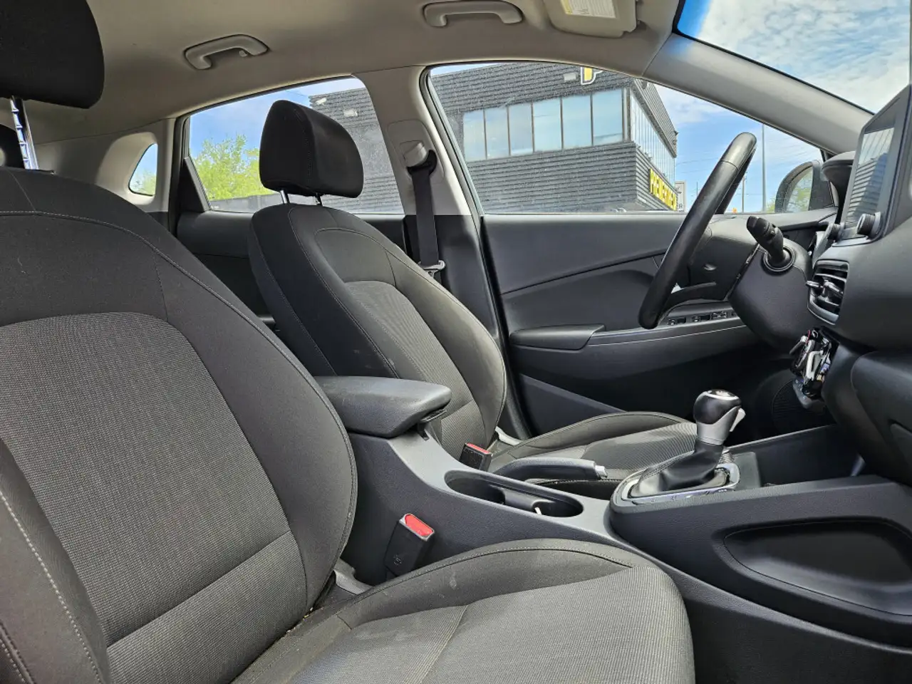 Hyundai KONA снимка Hyundai KONA