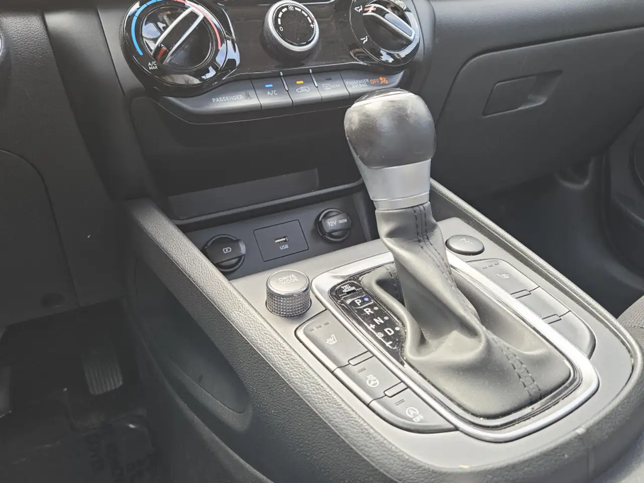 Hyundai KONA снимка Hyundai KONA