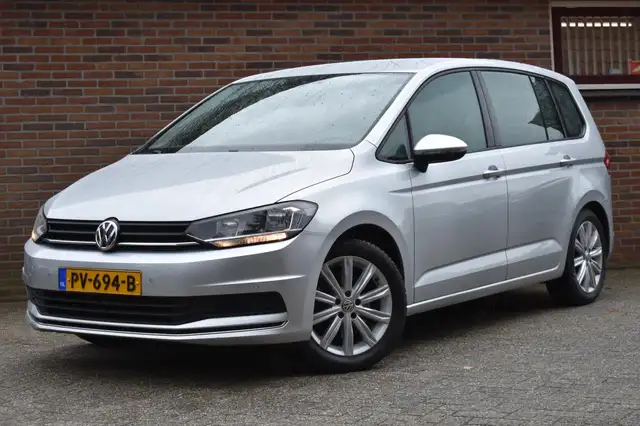 Volkswagen Touran 1.2 TSI Comfortline 7p '16 Navi Clima