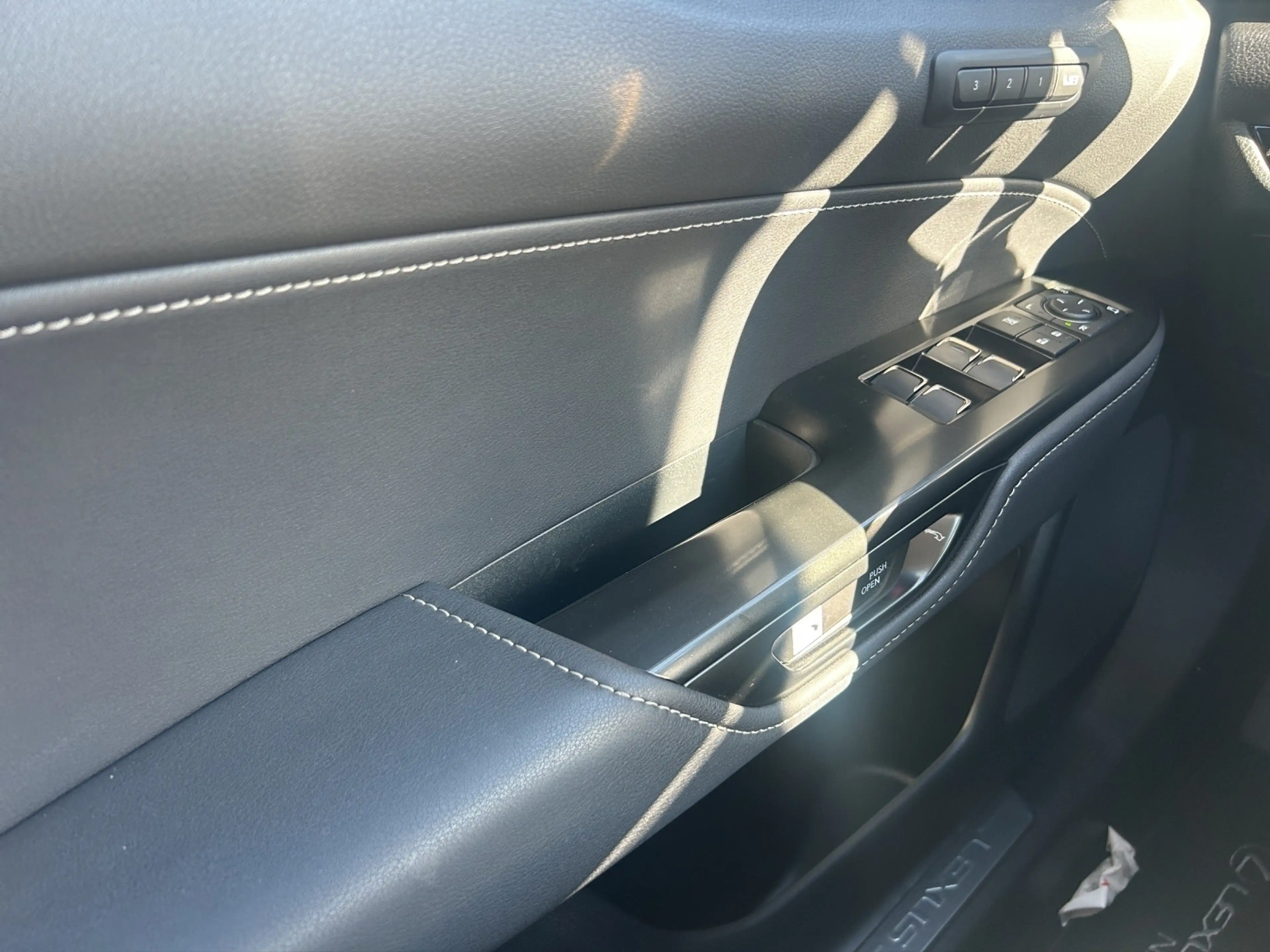 Lexus NX 450h+ + LUXURY 4x4+HUD+SHZ hinten+NAVI+360CAM — photo 12