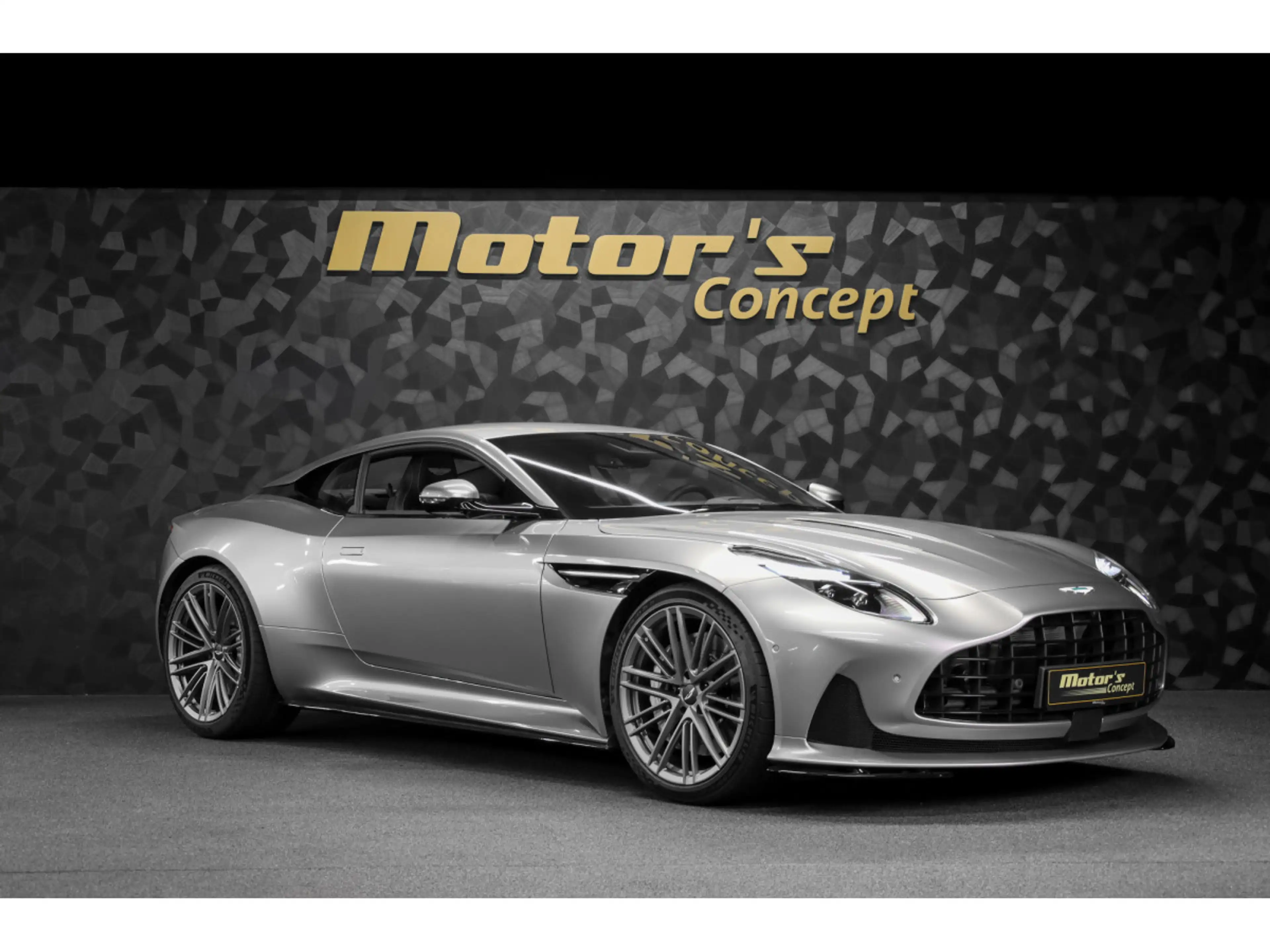 Aston Martin DB12 V8 Twin Turbo - ALUMINITE SILVER — photo 6