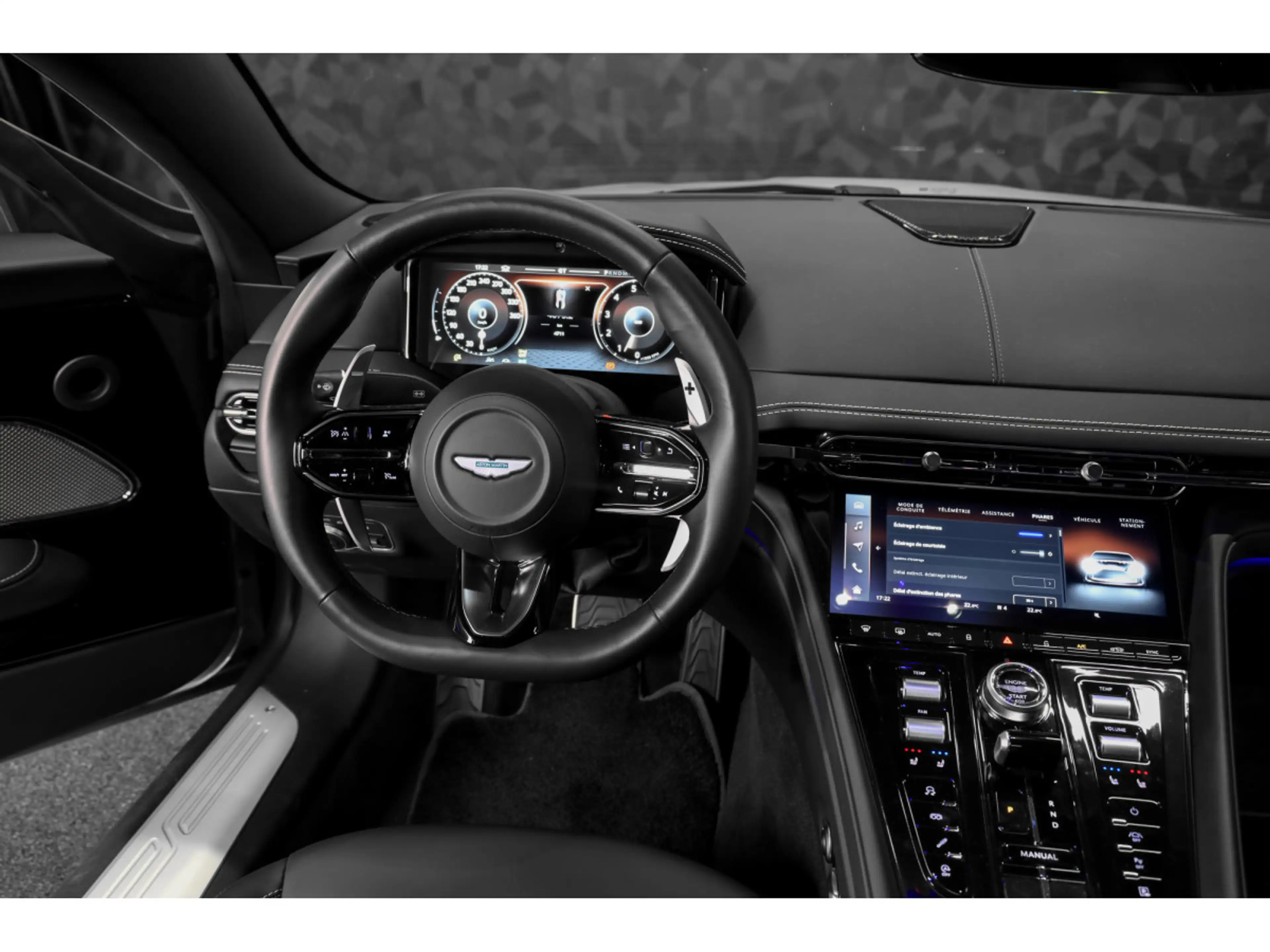 Aston Martin DB12 V8 Twin Turbo - ALUMINITE SILVER — photo 14
