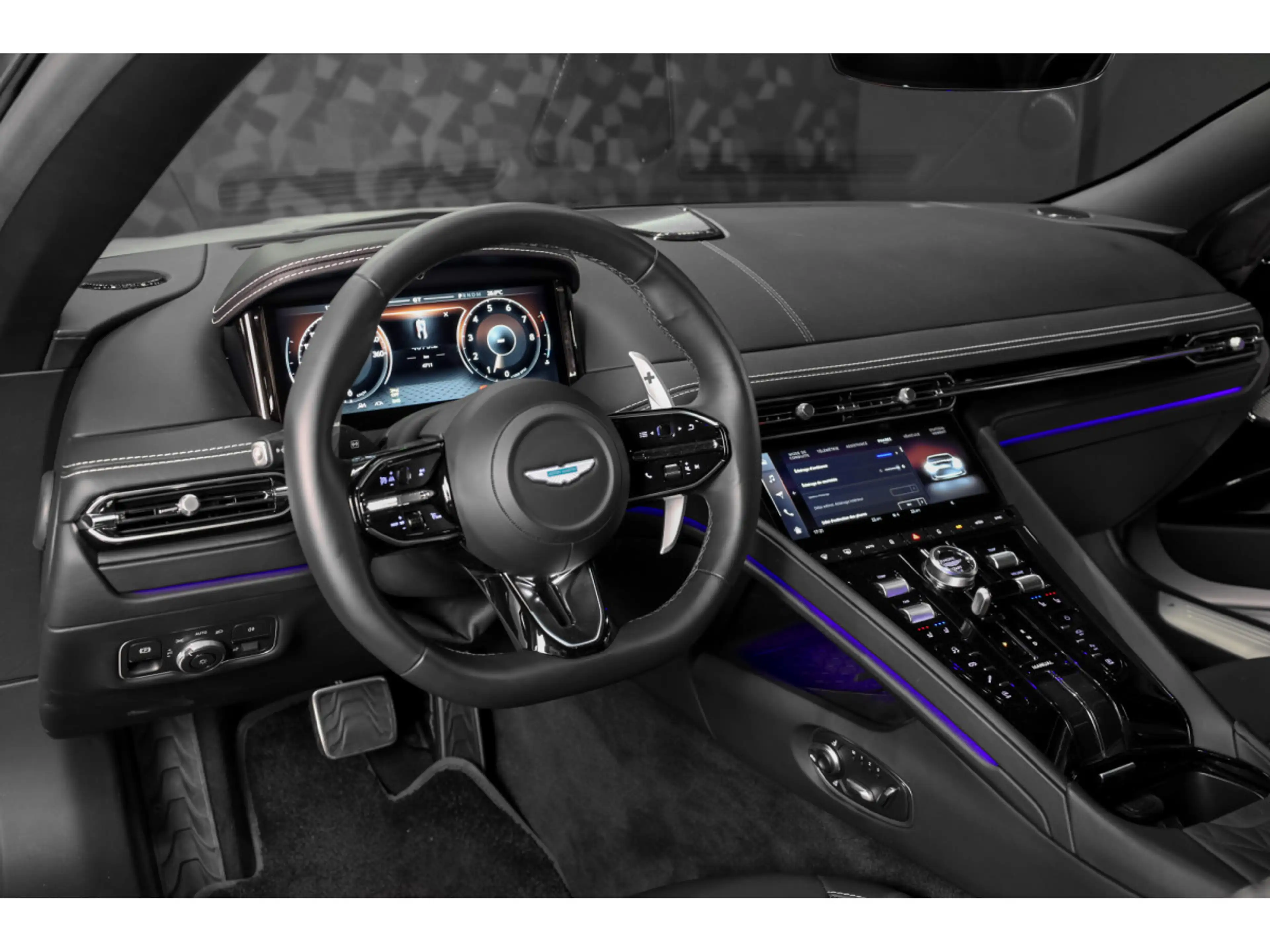 Aston Martin DB12 V8 Twin Turbo - ALUMINITE SILVER — photo 8