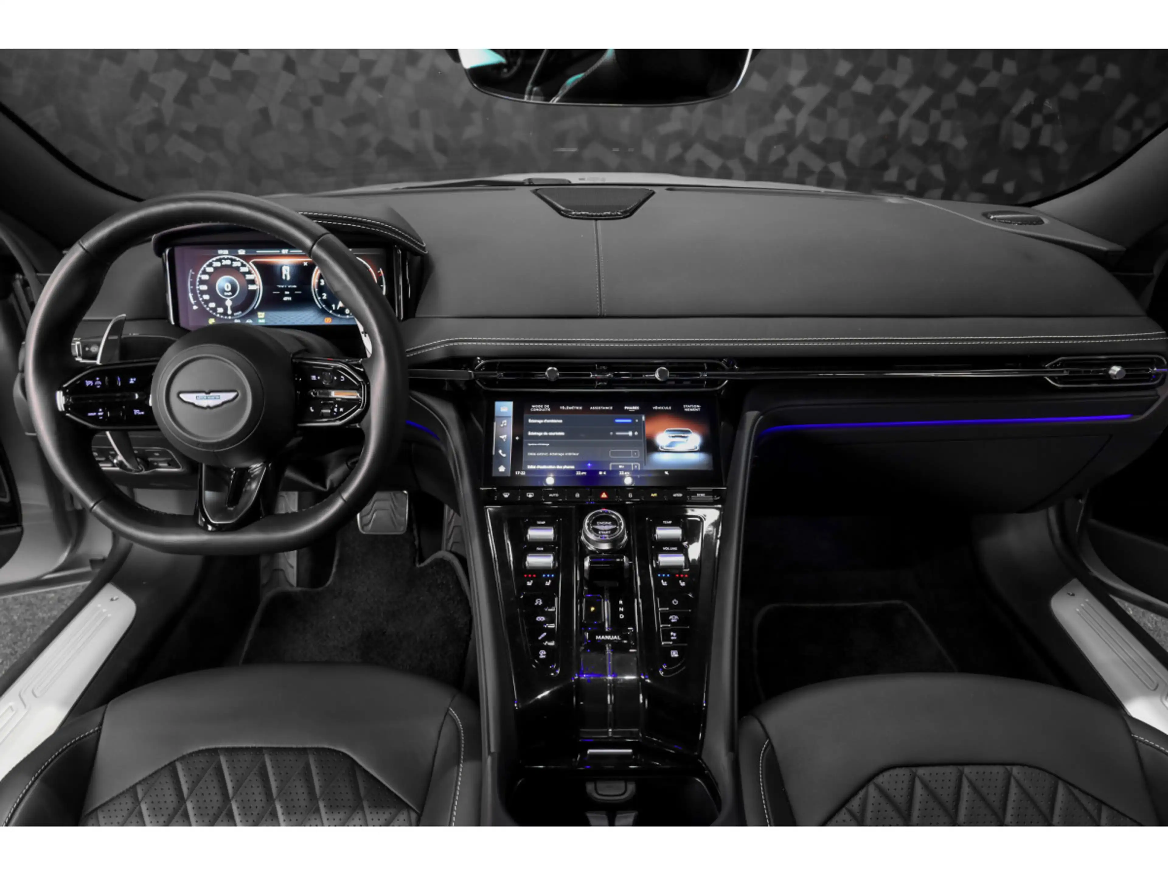 Aston Martin DB12 V8 Twin Turbo - ALUMINITE SILVER — photo 11