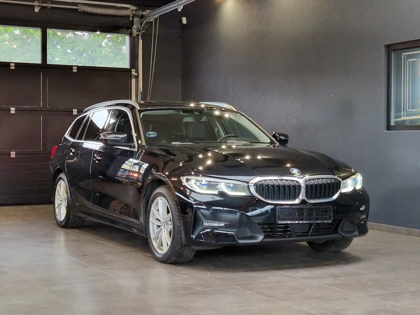 BMW 320 e xDrive Touring Sport Line*Pano*Head Up*AHK Schwarz - 1