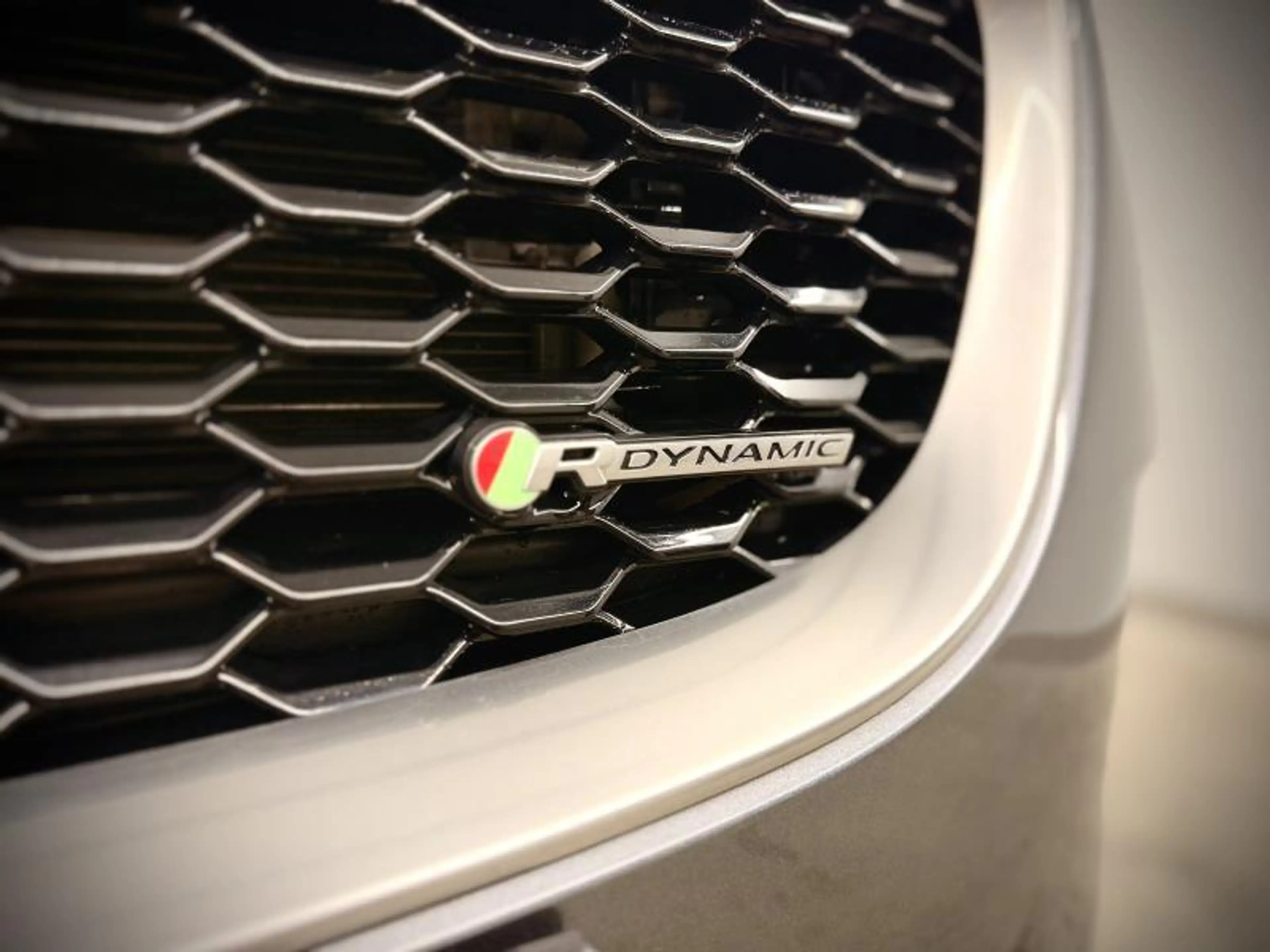 Jaguar E-Pace R-Dynamic SE D180 — photo 10