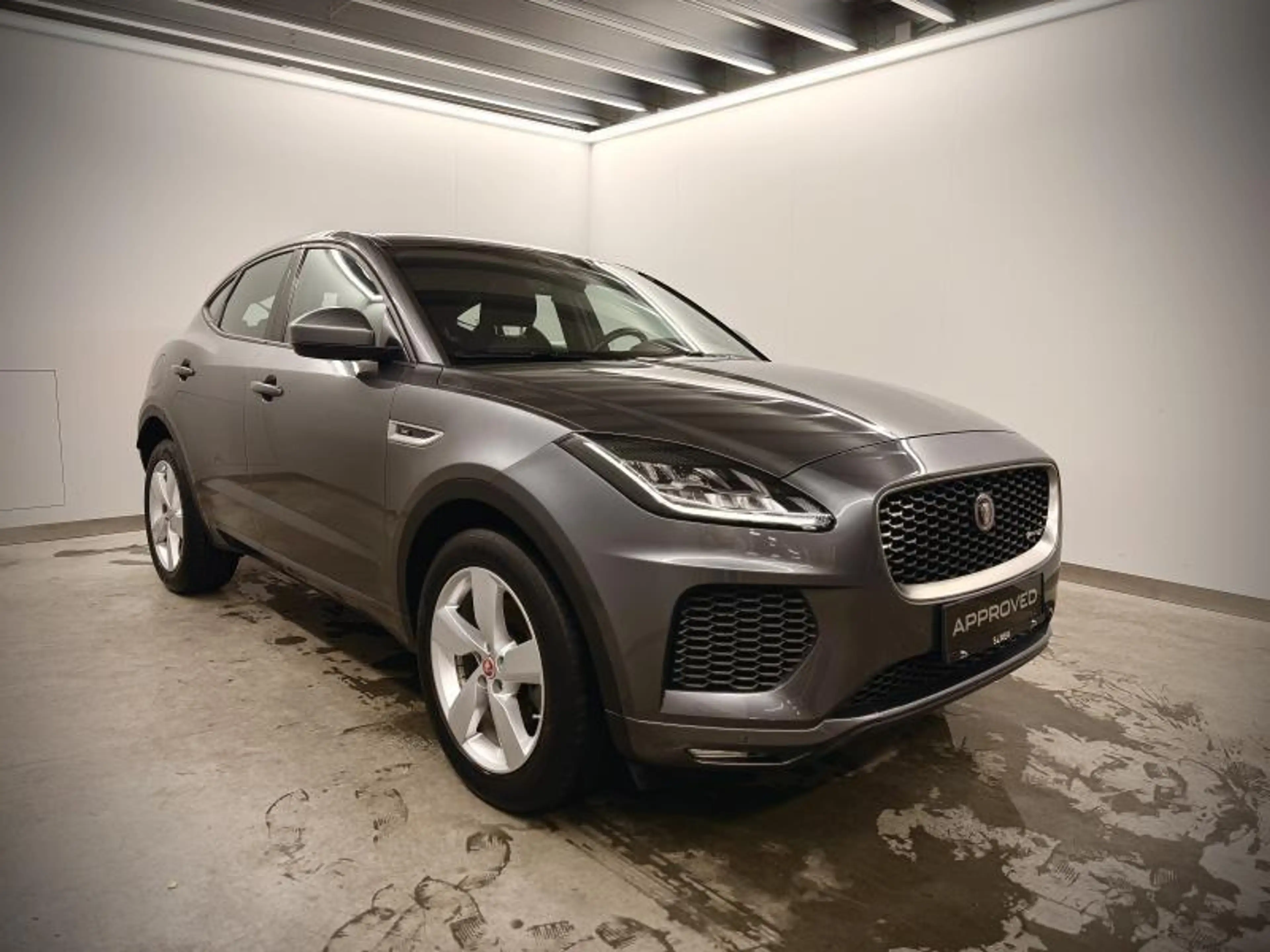 Jaguar E-Pace R-Dynamic SE D180 — photo 3