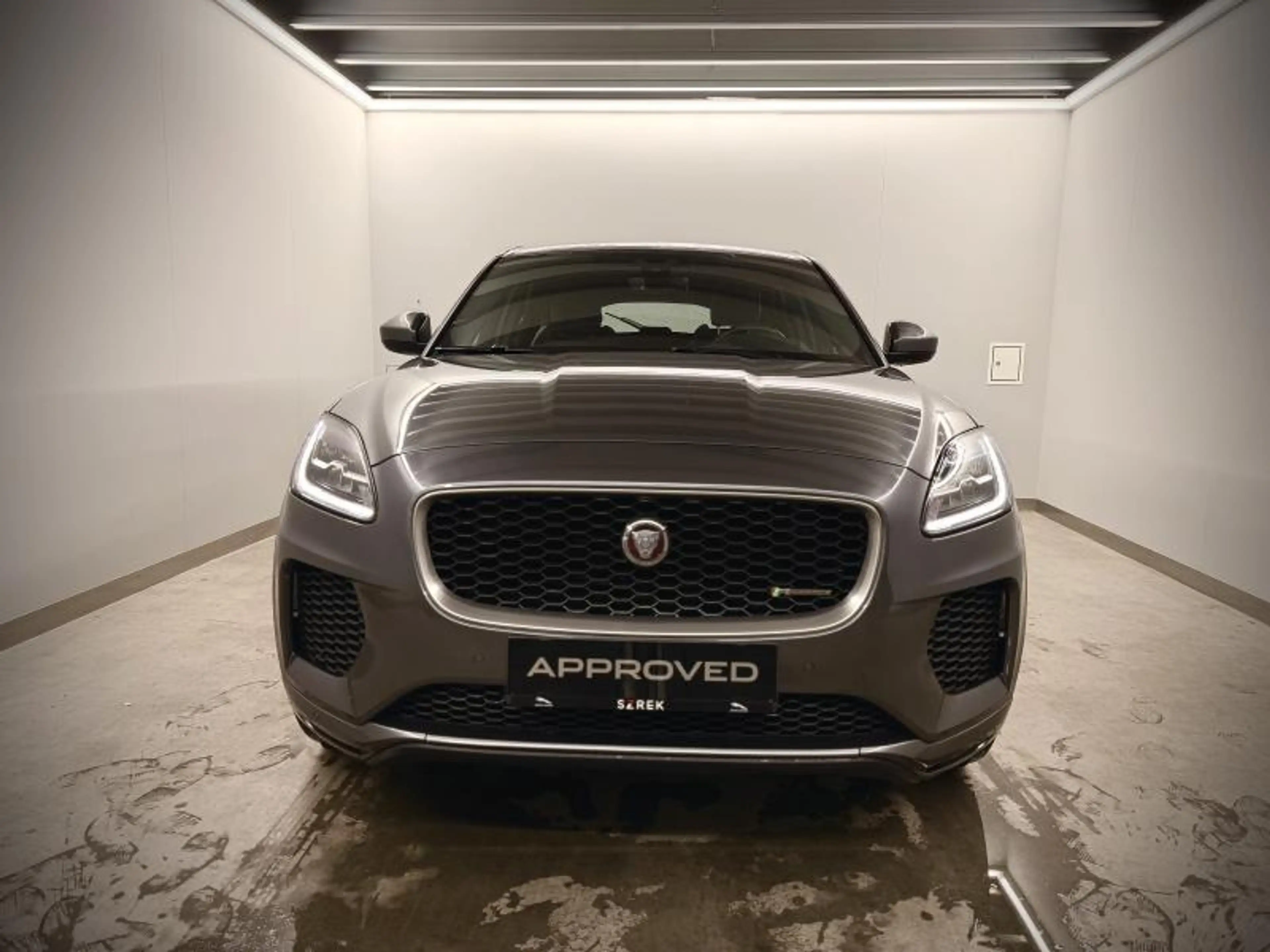 Jaguar E-Pace R-Dynamic SE D180 — photo 2