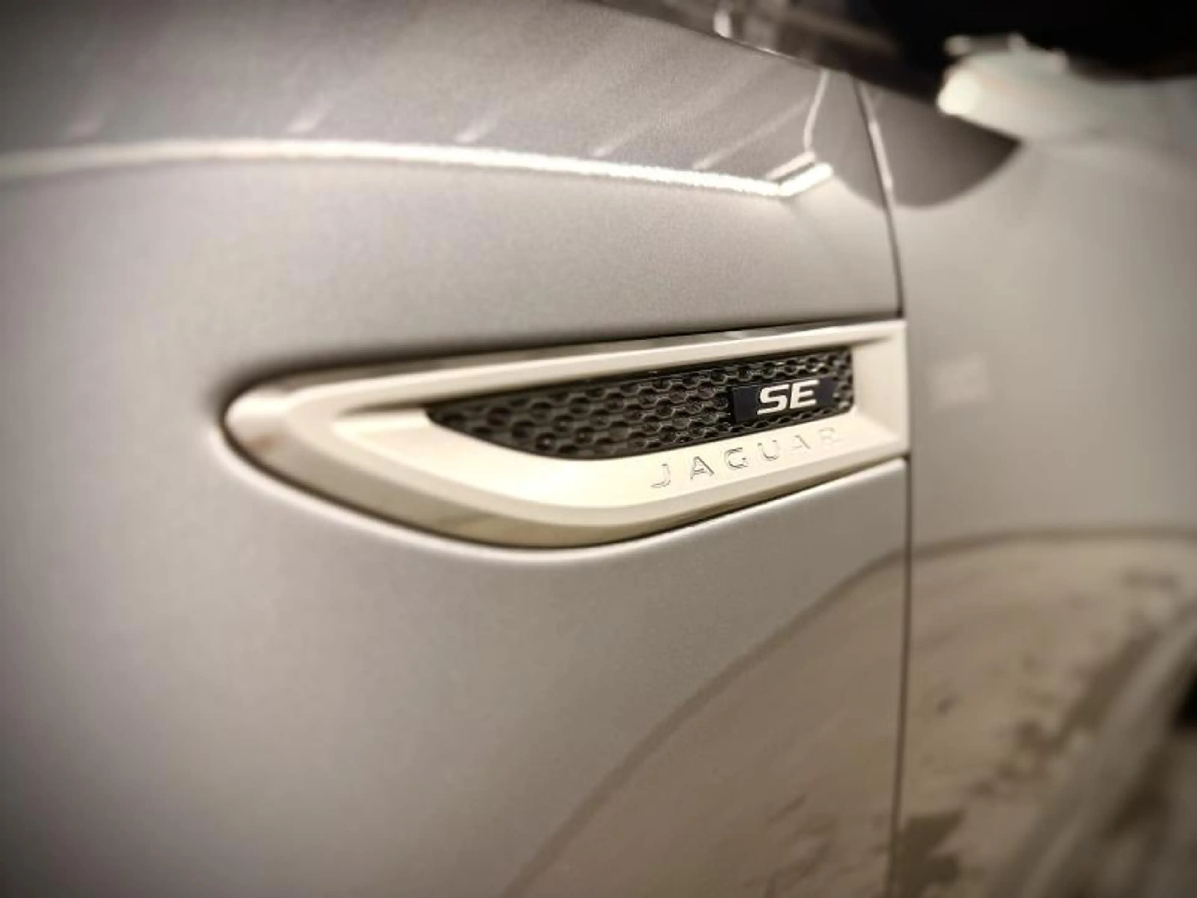 Jaguar E-Pace R-Dynamic SE D180 — photo 9