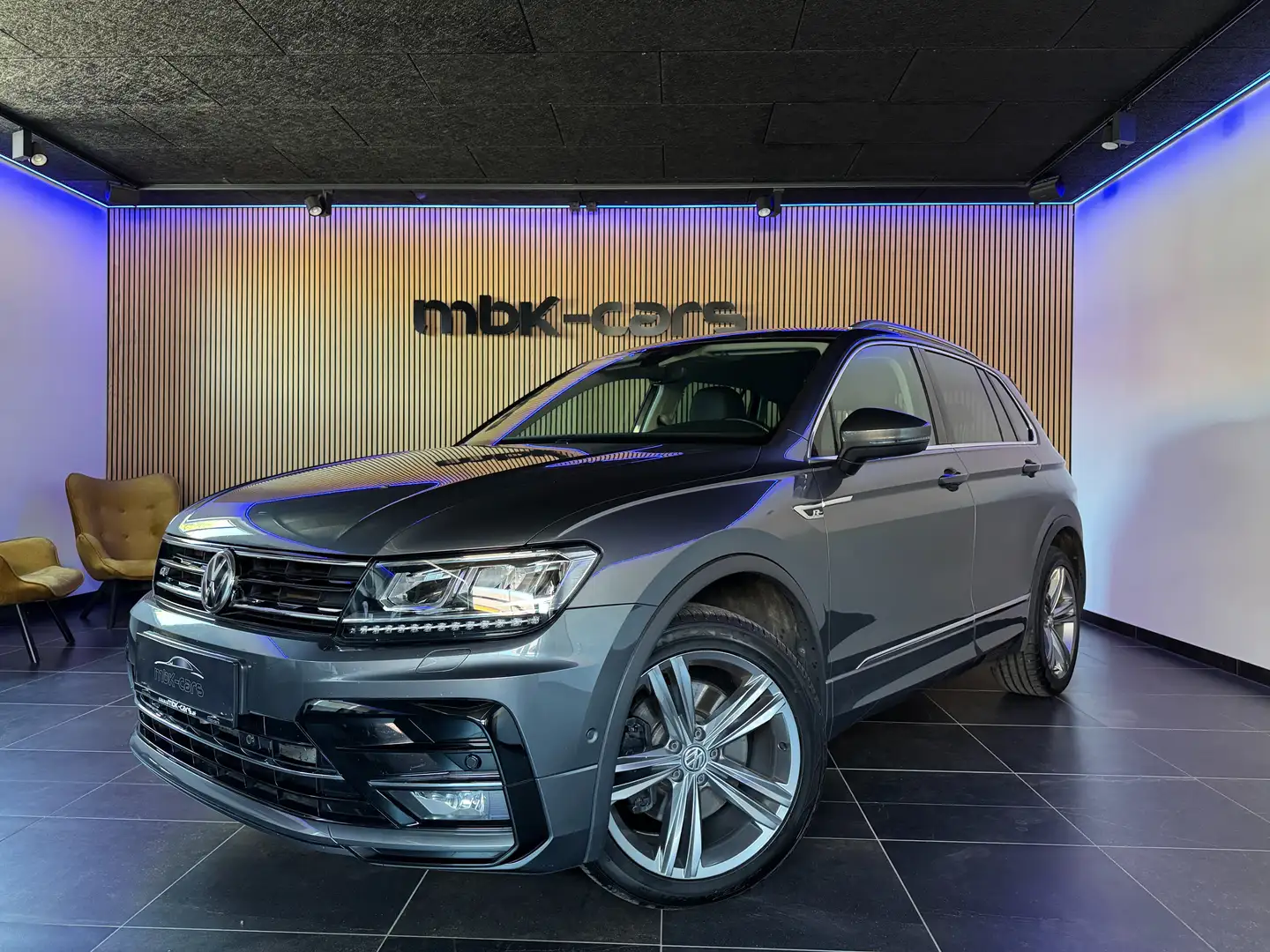 Volkswagen Tiguan 2,0Tdi Highline 4Motion *R-LINE, AHK, STANDH.** Grau - 1